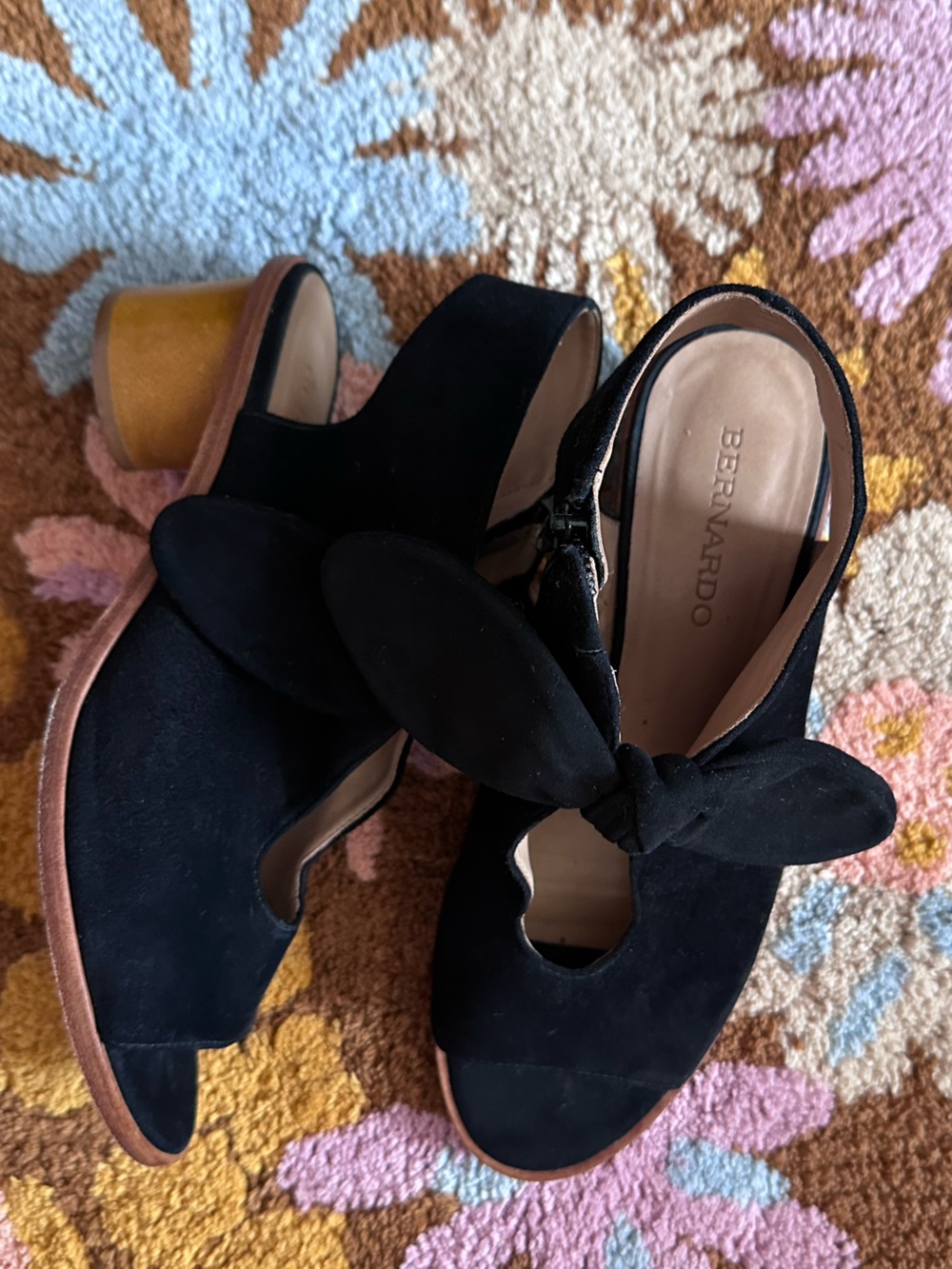 Bernardo Suede Bow Peep Toe Heels 8M Black Wooden Heel Sandals
